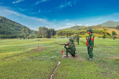 Chiến sĩ mới tự tin vượt qua '3 tiếng nổ'