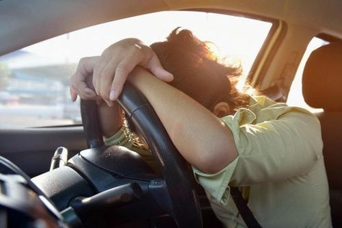 Những điều lưu ý khi ngủ trong xe ô tô, tránh bị chết não do thiếu ô xy