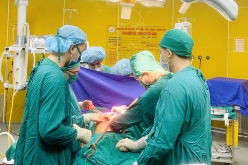 Kích hoạt 'báo động đỏ' cứu sống nam thanh niên ngã từ độ cao 7m