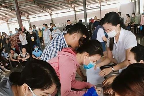 Bình Dương: Chi hỗ trợ công nhân mất việc