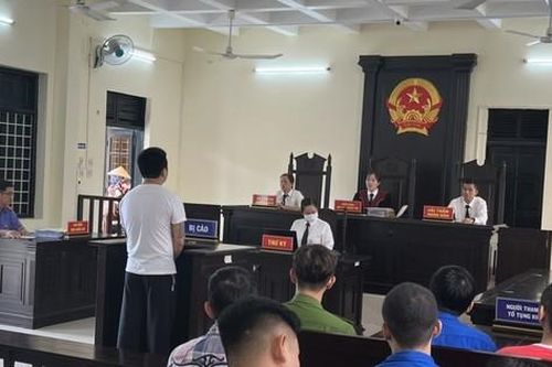 Nhờ người nhét ma túy vào vịt quay chuyển vào trại tạm giam