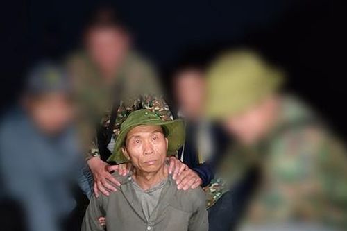 Bắt 'người rừng' liên tục ném đá vào người và xe du lịch đến núi Phi Oắc