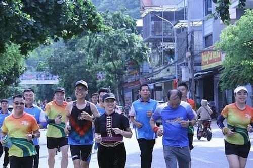 Khởi động Những bước chân vì cộng đồng xây nhà văn hóa tặng đồng bào Pu Péo