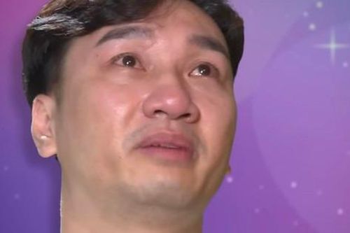 Showbiz 3/6: MC Thành Trung bật khóc nói về bố
