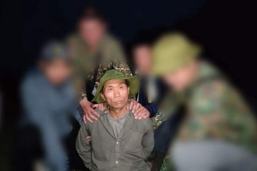 Ném đá vào xe chở hành khách lên đỉnh Phja Oắc