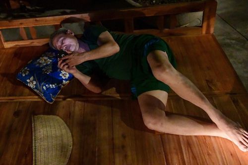 Cảnh sống khốn khổ vì mất điện kéo dài ở ngoại thành Hà Nội