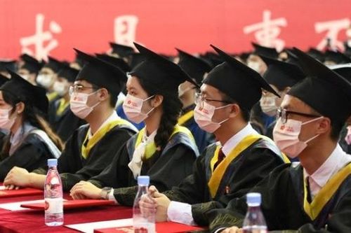 Sinh viên giỏi của Trung Quốc phải lao động chân tay