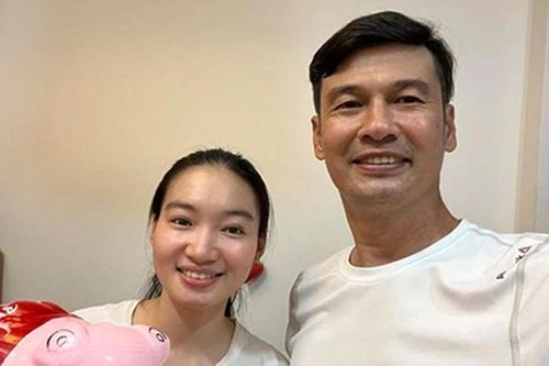 Tiết Cương muốn 'nghỉ hưu', tận hưởng hôn nhân bên vợ kém 26 tuổi