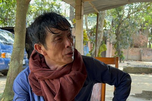 Nắng nóng thiêu đốt lại mất điện, nông dân xót xa nhìn nghìn con gà lăn ra chết