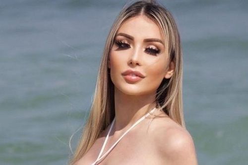 Hình ảnh người mẫu 40 tuổi trước khi qua đời vì biến chứng nâng vòng 3