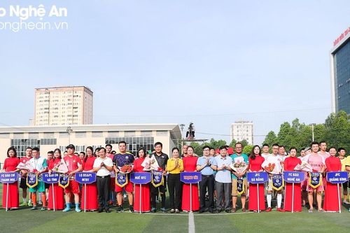8 đội bóng tranh tài ở Giải bóng đá Báo chí miền Trung lần thứ 9