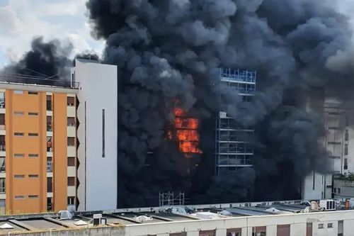Italy: Hỏa hoạn nghiêm trọng tại chung cư đang được cải tạo