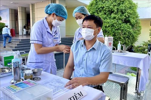 Thống nhất chuyển COVID-19 từ bệnh truyền nhiễm nhóm A sang nhóm B