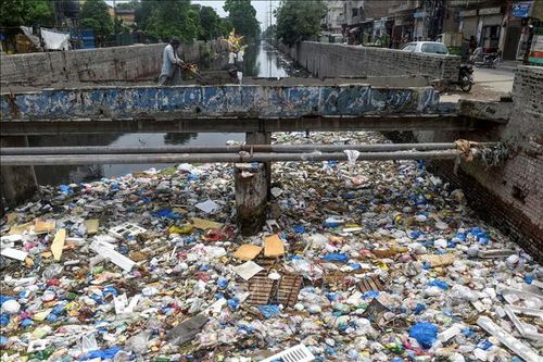 'Bom hẹn giờ' đe dọa môi trường