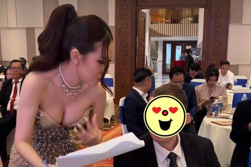 MC VTV gây bối rối vì chiếc váy cúp