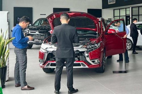 Dân sales ô tô đồng loạt bỏ nghề, đại lý gồng mình bán lỗ