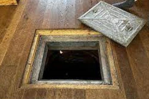 Sửa lại nhà, vợ chồng trẻ 'vỡ òa' trước bí mật hơn 100 năm tuổi dưới sàn bếp