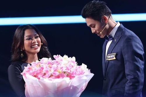 'Người ấy là ai': Nữ chính trao nhầm hoa gây tiếc nuối
