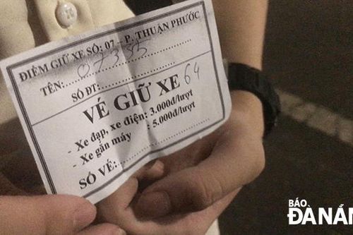 Cần xử lý tình trạng đã niêm yết giá giữ xe nhưng vẫn thu sai quy định