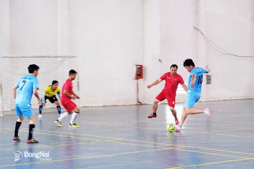Sôi nổi giải bóng đá 'Báo Đồng Nai và những người bạn' lần thứ nhất