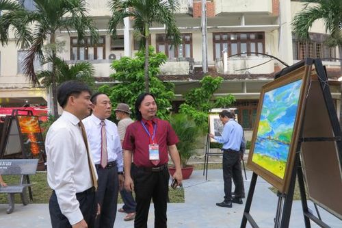 Trường Đại học Khánh Hòa khai mạc triển lãm mỹ thuật với chủ đề 'Khánh Hòa - Khát vọng phát triển'