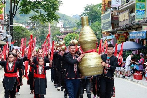 'Vũ điệu cao nguyên' bừng sáng cung đường