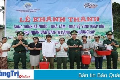 Bàn giao hệ thống công trình vệ sinh, nước sạch cho cư dân biên giới