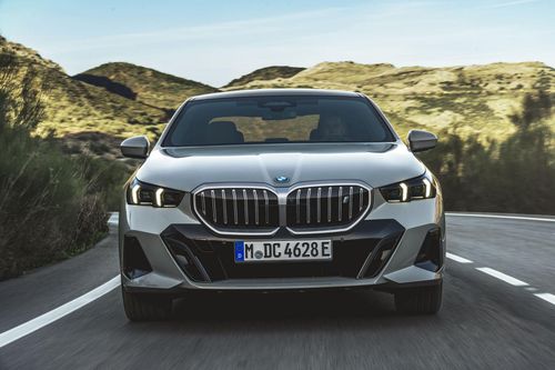 BMW 5-Series 2024 trình làng, có bản động cơ thuần điện