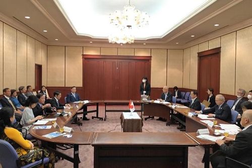 Đoàn công tác tỉnh Bình Định chào xã giao Phủ Osaka, Nhật Bản