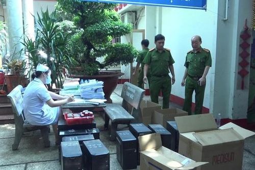 Tạm giữ 18 nghi phạm, có 5 bác sĩ liên quan vụ làm giả giấy tờ trục lợi bảo hiểm