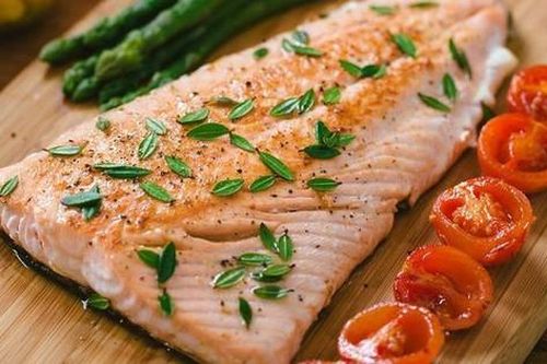 Người bệnh đái tháo đường nên ăn những loại cá nào để tốt cho sức khỏe tim mạch?