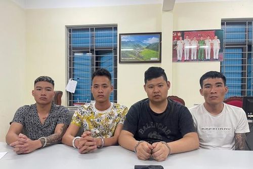 Bắt giữ 4 thanh niên mang theo súng, đạn đã lên nòng để 'phòng thân'
