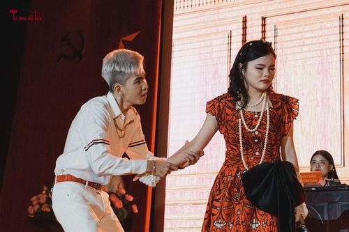 Sinh viên Học viện Báo chí và Tuyên truyền mở 'tòa án vị thành viên'