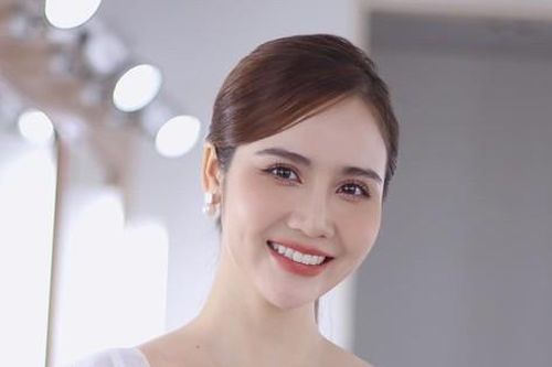 Ngỡ ngàng với bộ sưu tập giày của Huyền Lizzie vì khác hẳn các sao nữ V-Biz