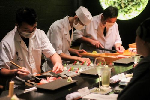 Bữa ăn kiểu Nhật gần 10 triệu đồng mới lạ nhưng kén khách