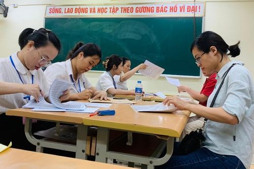 Hồ sơ đẹp vẫn bị Trường Ams trả về: Phụ huynh hiểu chưa đúng quy định?