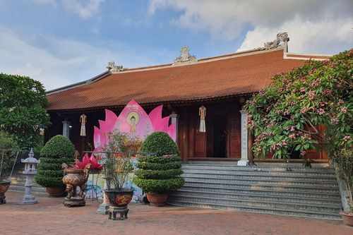 Thanh Hóa: Chùa cổ Khánh Quang đón hàng ngàn phật tử về tham dự Đại lễ Phật đản 2023