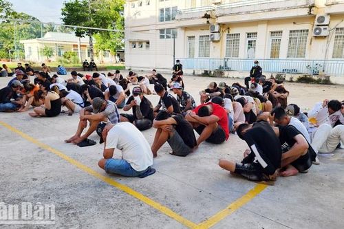 Kiên Giang: Kiểm tra quán karaoke phát hiện 76 nam nữ dương tính với ma túy