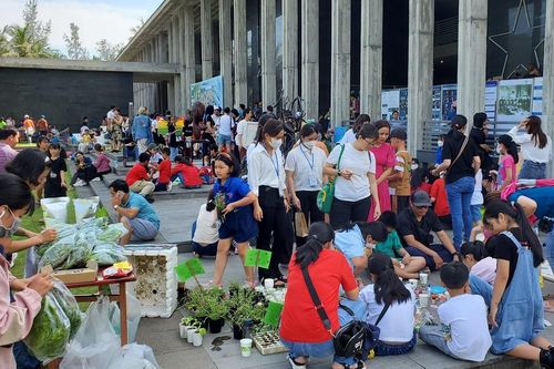Đặc sắc 'chợ' tái chế rác ở thung lũng khoa học Quy Hòa