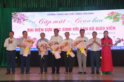Quỹ học bổng trường huyện đón nhận gần 400 triệu đồng tài trợ