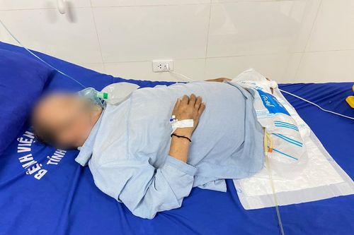 Người đàn ông ở Sơn La phải cắt cụt 2 chân vì tự ý dùng thuốc Nam