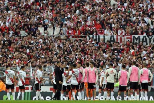 Cổ động viên ngã tử vong trên khán đài ở Argentina