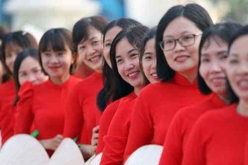 Ngắm hơn 6.000 người mặc áo dài, đội nón lá để tôn lên vẻ đẹp người phụ nữ Việt trên phố Nha Trang