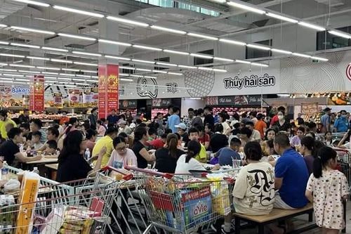 Khóc - cười nghìn lẻ một kiểu tránh nóng 'mùa mất điện'