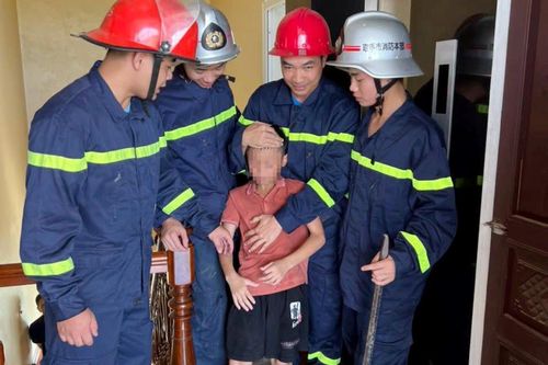 Nghệ An: 2 người mắc kẹt trong thang máy được giải cứu kịp thời