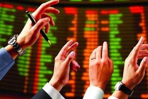 Một cổ phiếu tăng vọt hơn 400%, bất động sản 'dậy sóng'