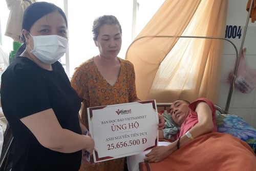 Anh Nguyễn Tiến Duy bị liệt tứ chi vẫn phải điều trị lâu dài