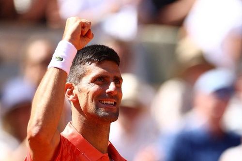 Djokovic lấy vé tứ kết Roland Garros dễ như đi dạo
