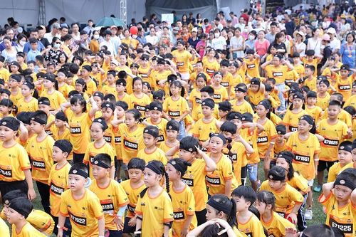 1.500 runner nhí thử sức tại giải chạy vượt chướng ngại vật