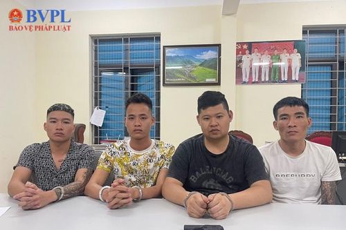 Mang theo súng để phòng thân, nhóm thanh niên bị bắt giữ